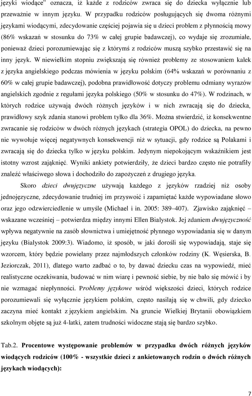 co wydaje się zrozumiałe, ponieważ dzieci porozumiewając się z którymś z rodziców muszą szybko przestawić się na inny język.