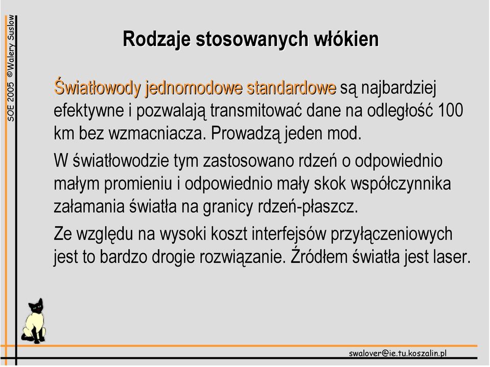 W światłowodzie tym zastosowano rdzeń o odpowiednio małym promieniu i odpowiednio mały skok współczynnika