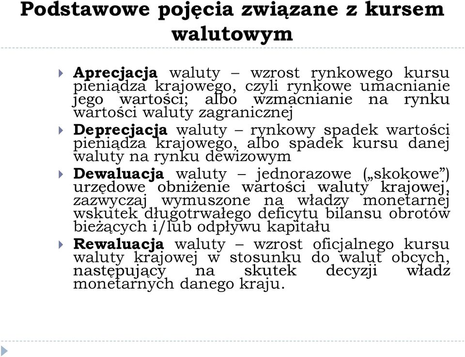 jednorazowe ( skokowe ) urzędowe obniżenie wartości waluty krajowej, zazwyczaj wymuszone na władzy monetarnej wskutek długotrwałego deficytu bilansu obrotów bieżących