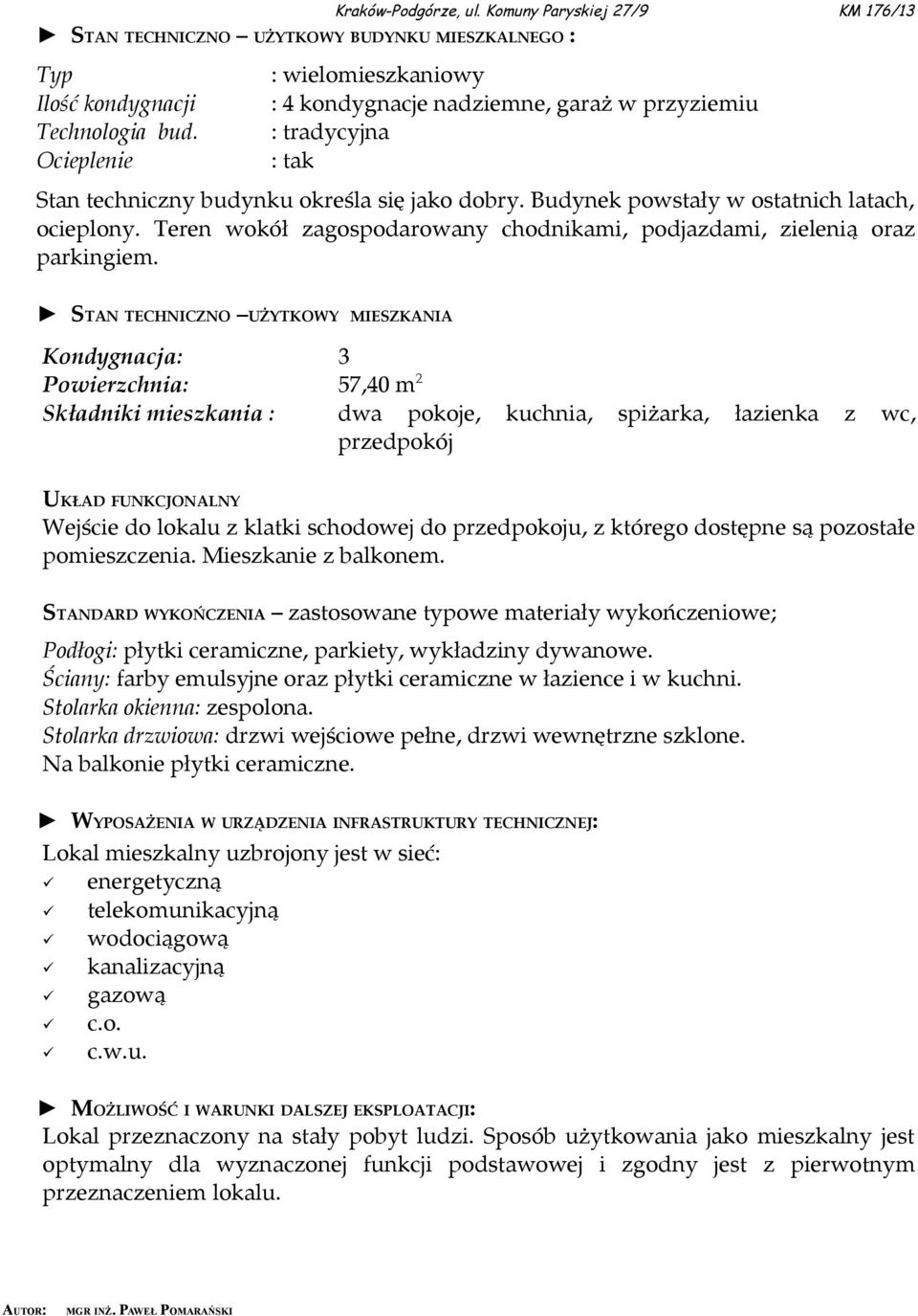 Teren wokół zagospodarowany chodnikami, podjazdami, zielenią oraz parkingiem.