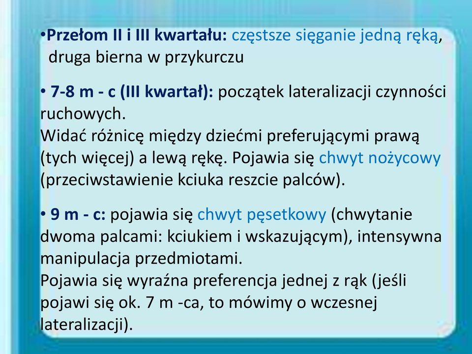 Pojawia się chwyt nożycowy (przeciwstawienie kciuka reszcie palców).