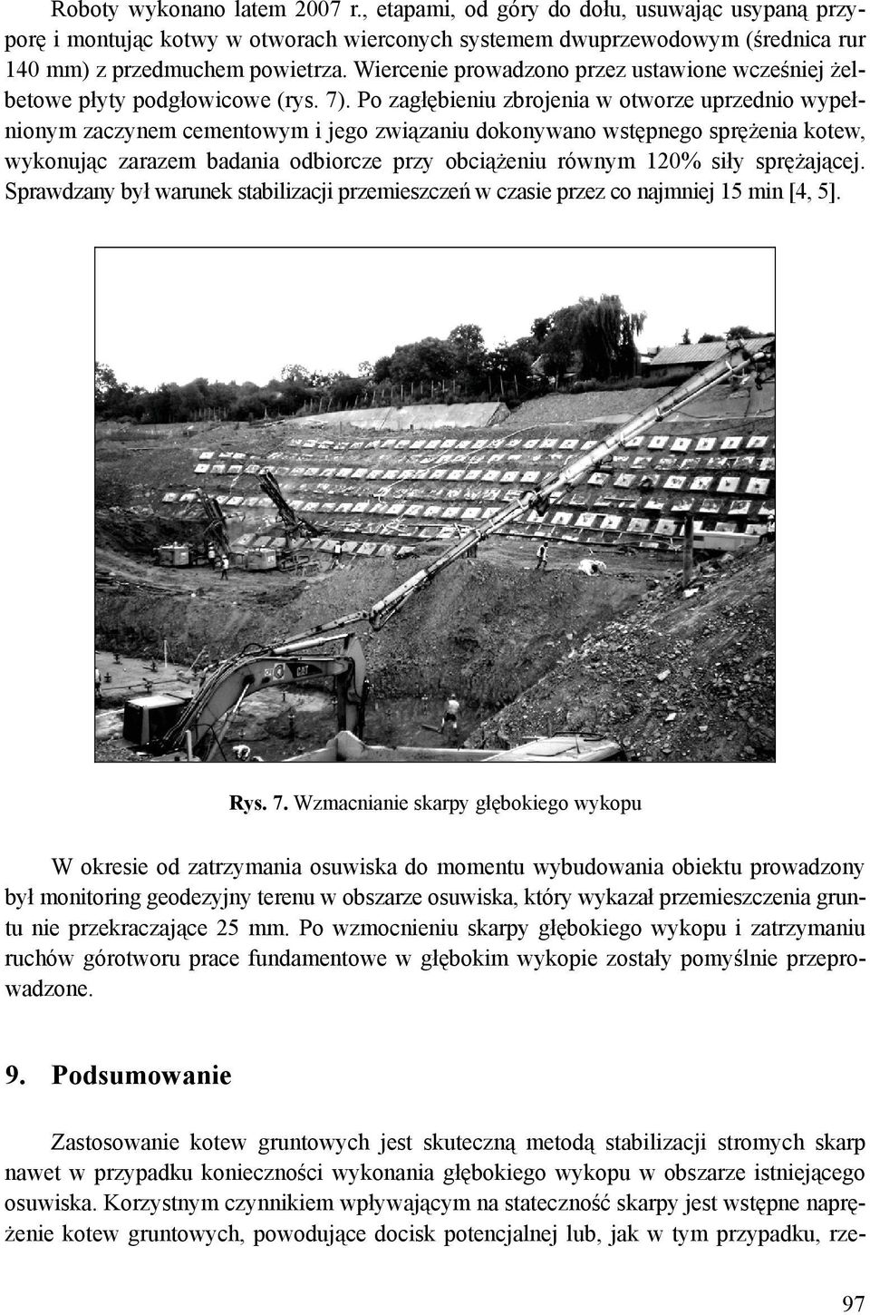 Po zagłębieniu zbrojenia w otworze uprzednio wypełnionym zaczynem cementowym i jego związaniu dokonywano wstępnego sprężenia kotew, wykonując zarazem badania odbiorcze przy obciążeniu równym 120%