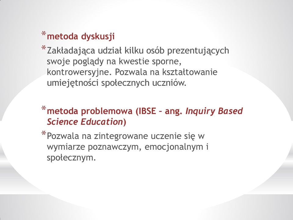 Pozwala na kształtowanie umiejętności społecznych uczniów.