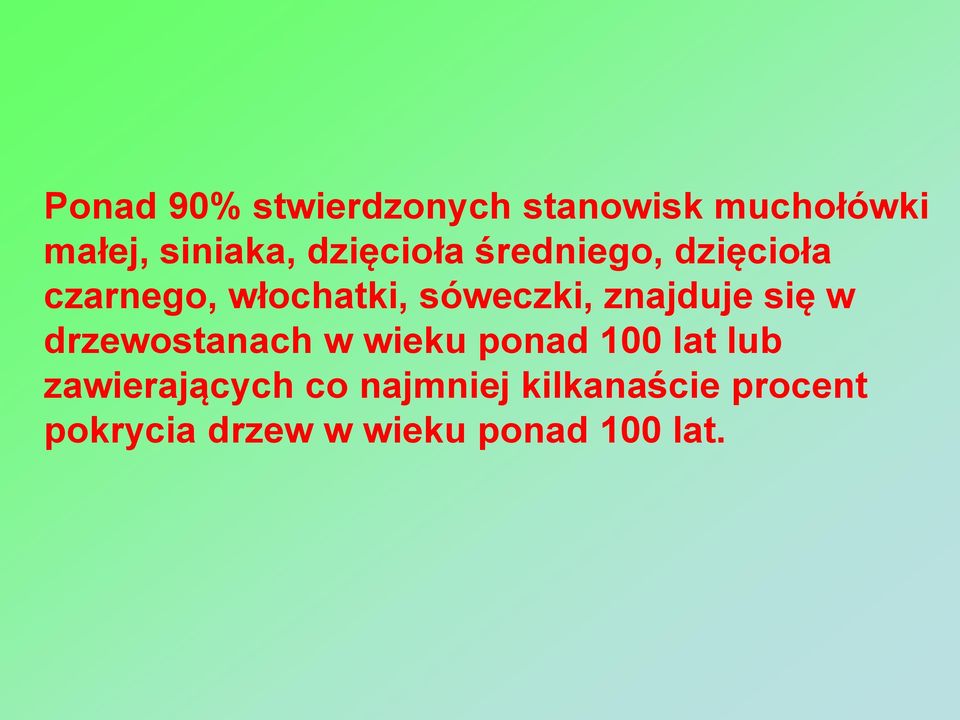 znajduje się w drzewostanach w wieku ponad 100 lat lub