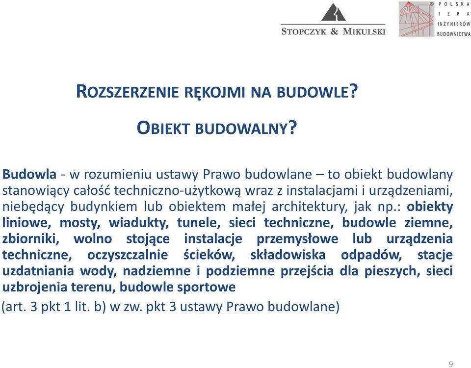 budynkiem lub obiektem małej architektury, jak np.