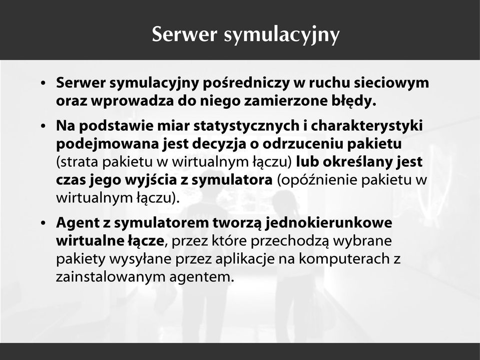 wirtualnym łączu) lub określany jest czas jego wyjścia z symulatora (opóźnienie pakietu w wirtualnym łączu).