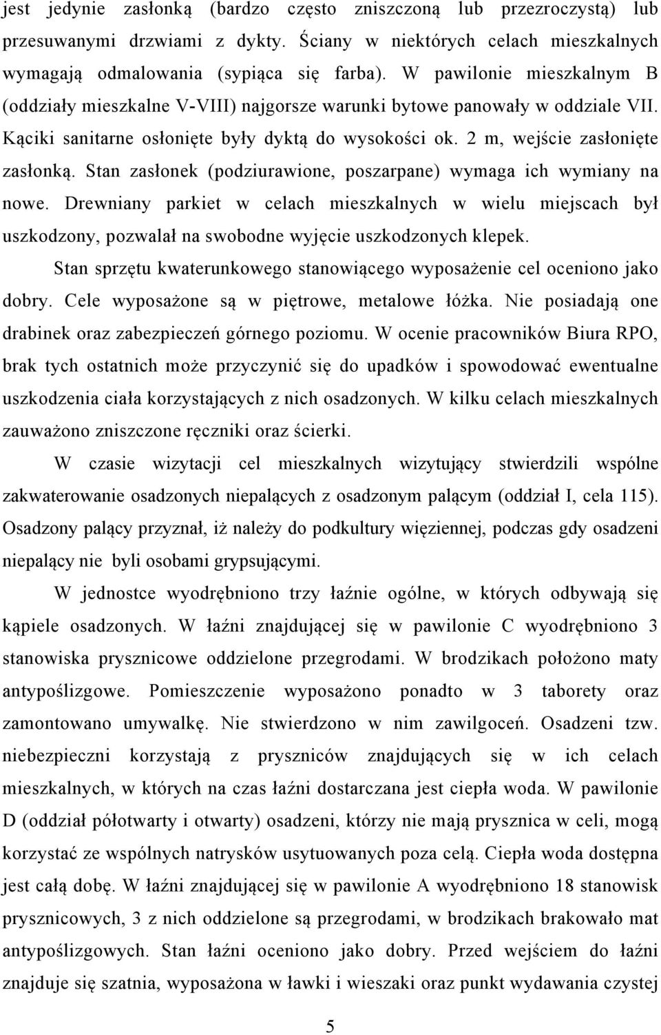 Stan zasłonek (podziurawione, poszarpane) wymaga ich wymiany na nowe. Drewniany parkiet w celach mieszkalnych w wielu miejscach był uszkodzony, pozwalał na swobodne wyjęcie uszkodzonych klepek.