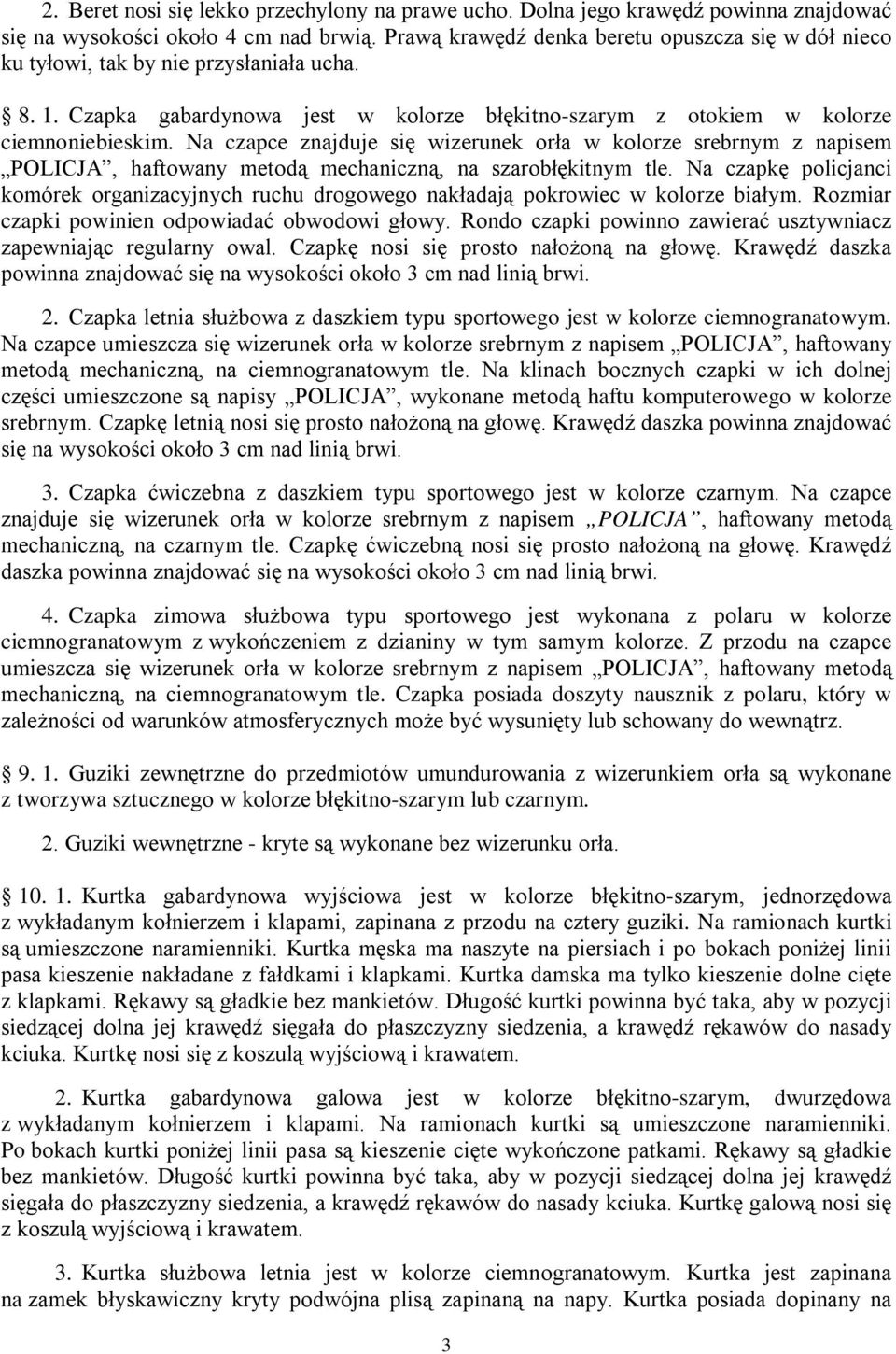 Na czapce znajduje się wizerunek orła w kolorze srebrnym z napisem POLICJA, haftowany metodą mechaniczną, na szarobłękitnym tle.