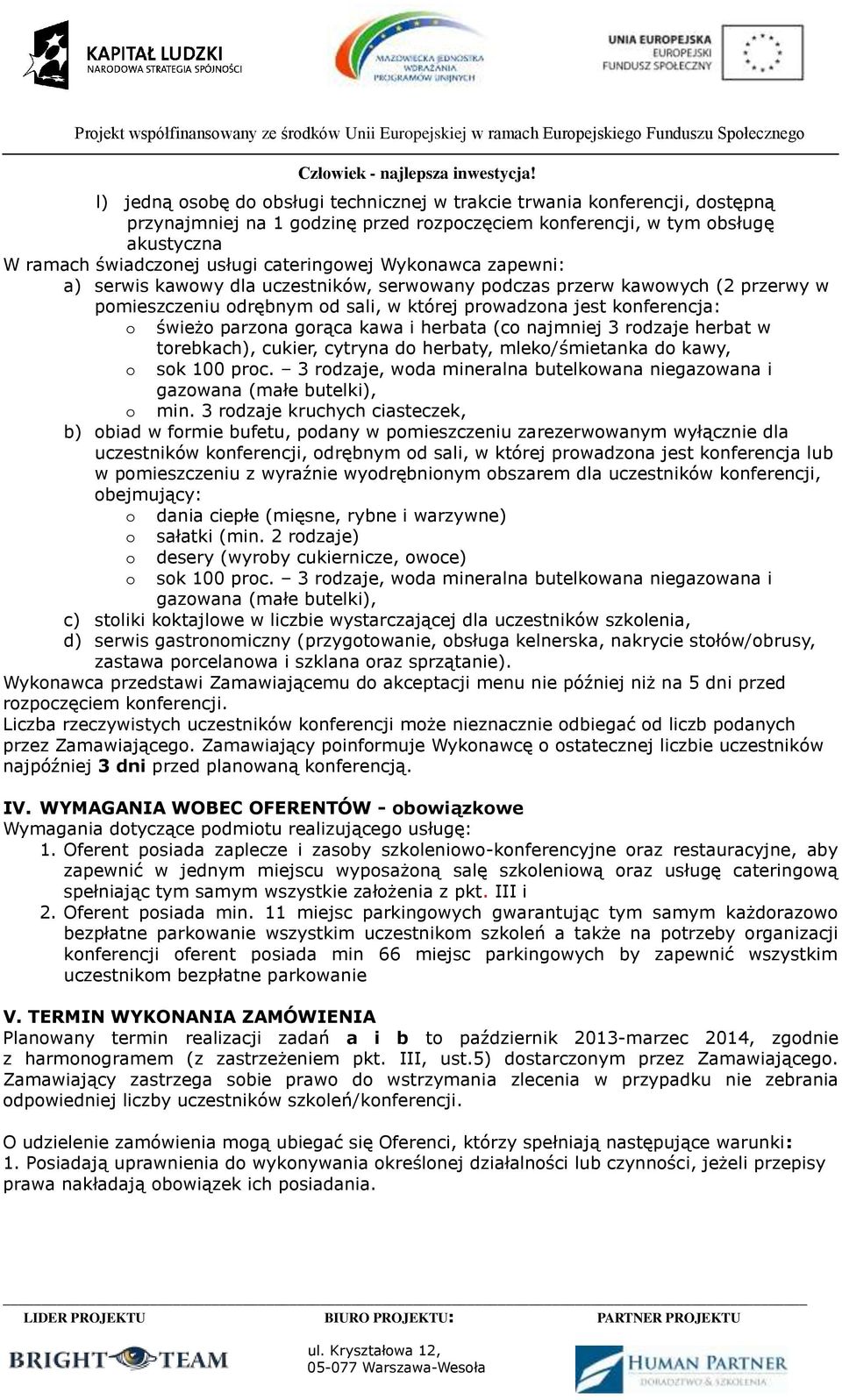 gorąca kawa i herbata (co najmniej 3 rodzaje herbat w torebkach), cukier, cytryna do herbaty, mleko/śmietanka do kawy, o sok 100 proc.