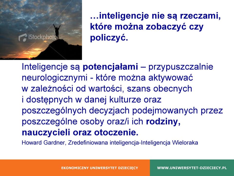 wartości, szans obecnych i dostępnych w danej kulturze oraz poszczególnych decyzjach podejmowanych