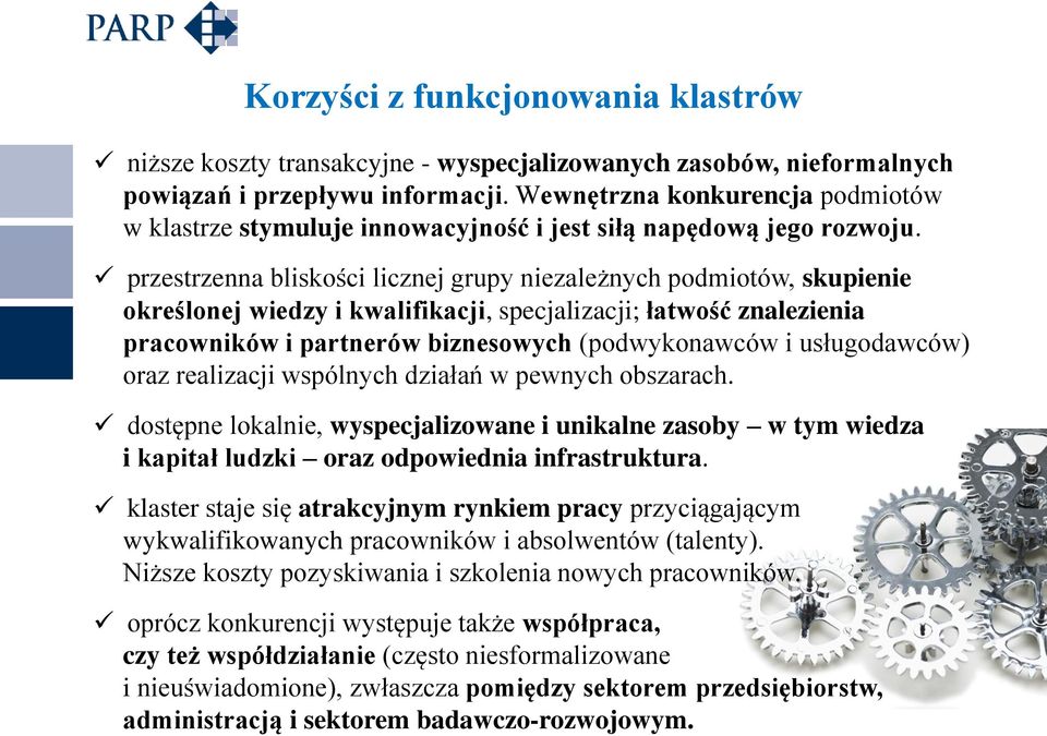 przestrzenna bliskości licznej grupy niezależnych podmiotów, skupienie określonej wiedzy i kwalifikacji, specjalizacji; łatwość znalezienia pracowników i partnerów biznesowych (podwykonawców i