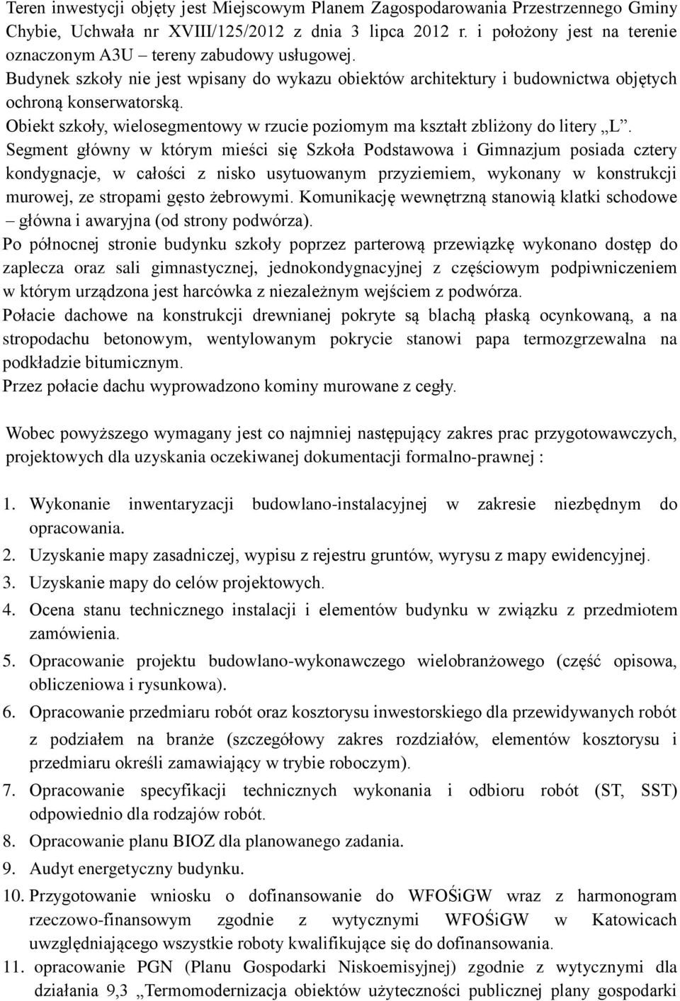 Obiekt szkoły, wielosegmentowy w rzucie poziomym ma kształt zbliżony do litery L.