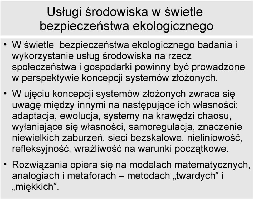 W ujęciu koncepcji systemów złożonych zwraca się uwagę między innymi na następujące ich własności: adaptacja, ewolucja, systemy na krawędzi