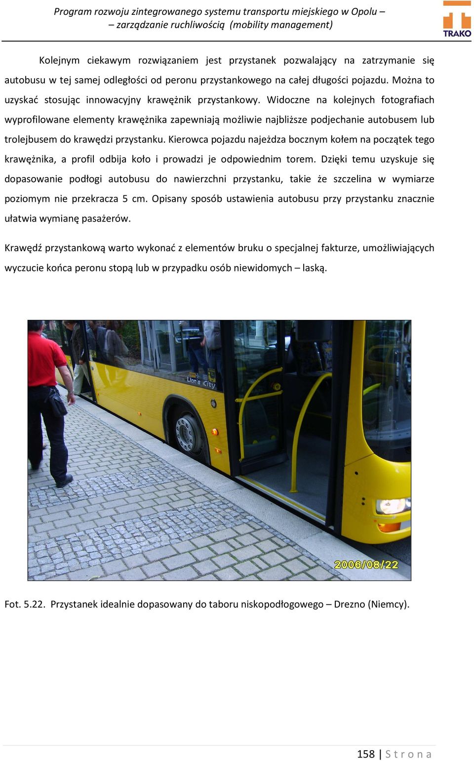 Widoczne na kolejnych fotografiach wyprofilowane elementy krawężnika zapewniają możliwie najbliższe podjechanie autobusem lub trolejbusem do krawędzi przystanku.