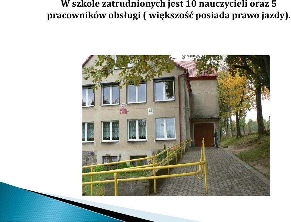 5 pracowników obsługi (