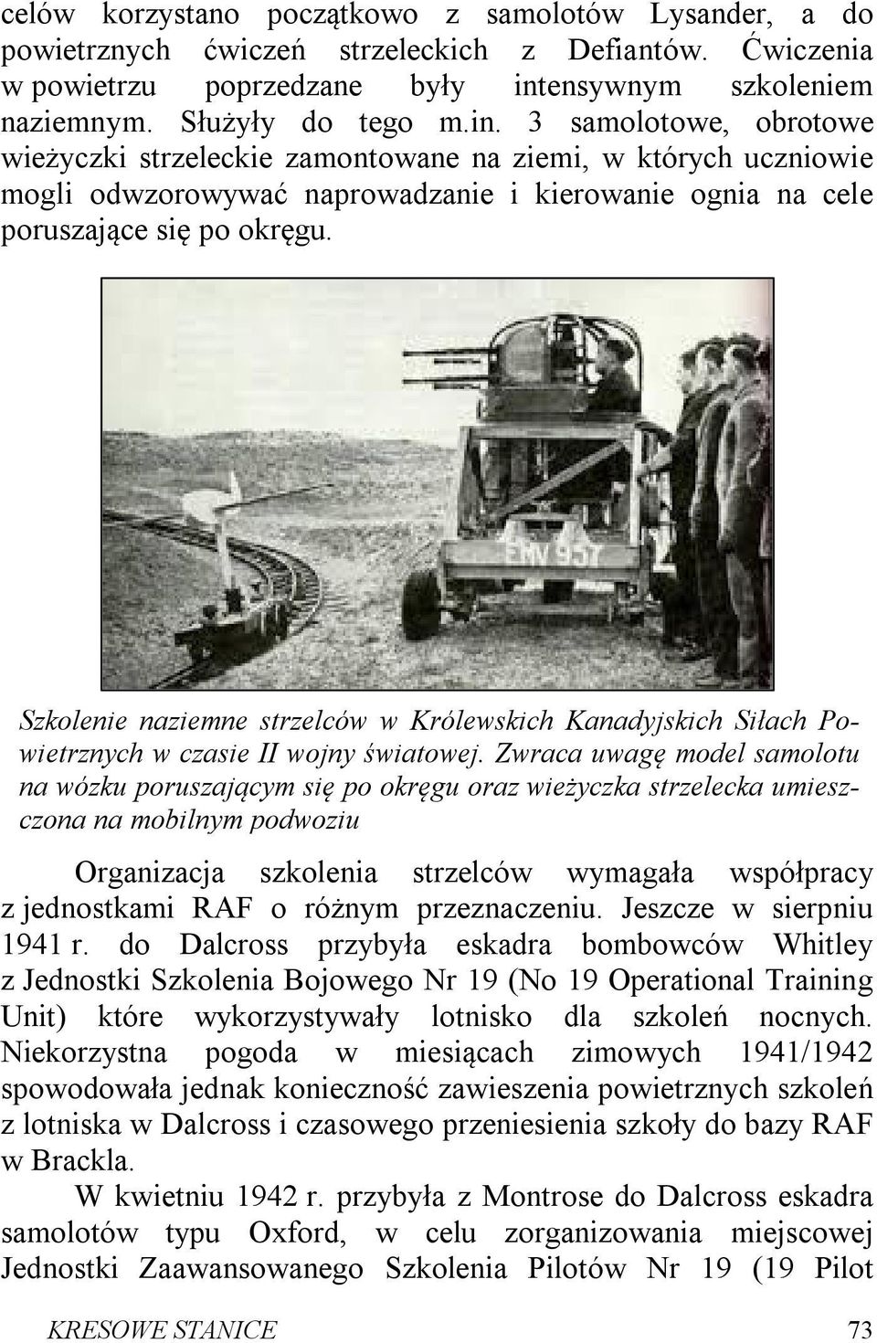 3 samolotowe, obrotowe wieżyczki strzeleckie zamontowane na ziemi, w których uczniowie mogli odwzorowywać naprowadzanie i kierowanie ognia na cele poruszające się po okręgu.
