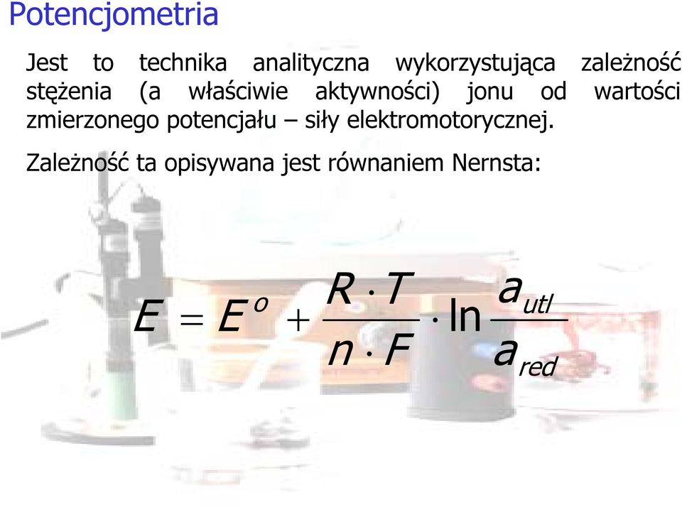 zmierzonego potencjału siły elektromotorycznej.