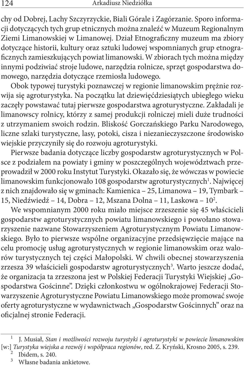 Dział Etnograficzny muzeum ma zbiory dotyczące historii, kultury oraz sztuki ludowej wspomnianych grup etnograficznych zamieszkujących powiat limanowski.