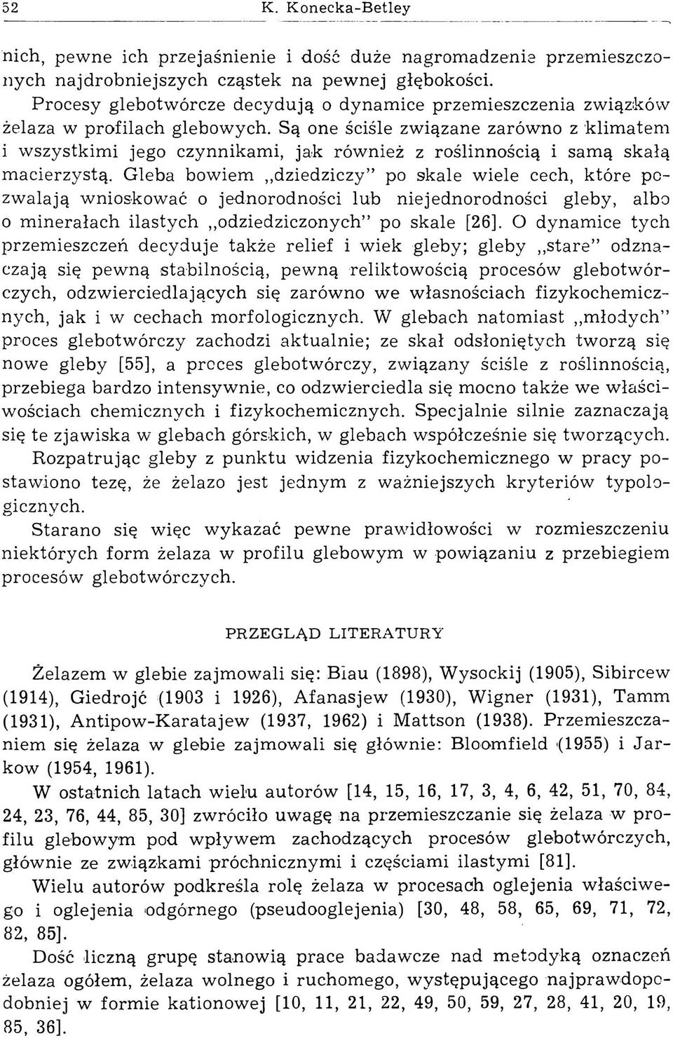 Są one ściśle związane zarówno z klim atem i wszystkim i jego czynnikami, jak również z roślinnością i samą skałą m acierzystą.