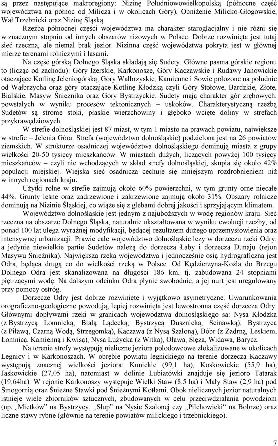 Dobrze rozwinięta jest tutaj sieć rzeczna, ale niemal brak jezior. Nizinna część województwa pokryta jest w głównej mierze terenami rolniczymi i lasami.