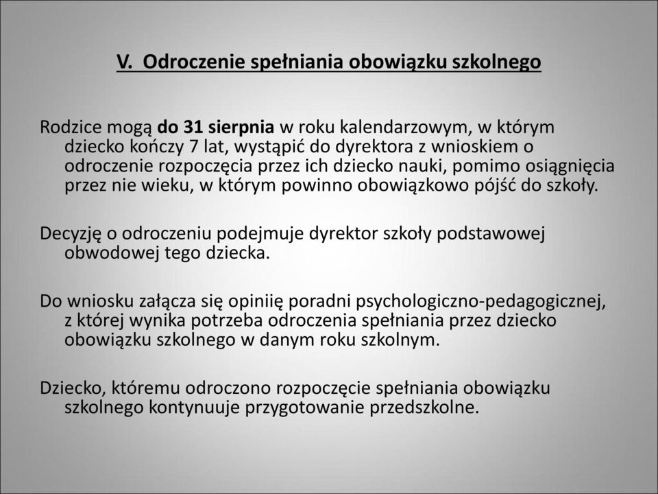 Decyzję o odroczeniu podejmuje dyrektor szkoły podstawowej obwodowej tego dziecka.