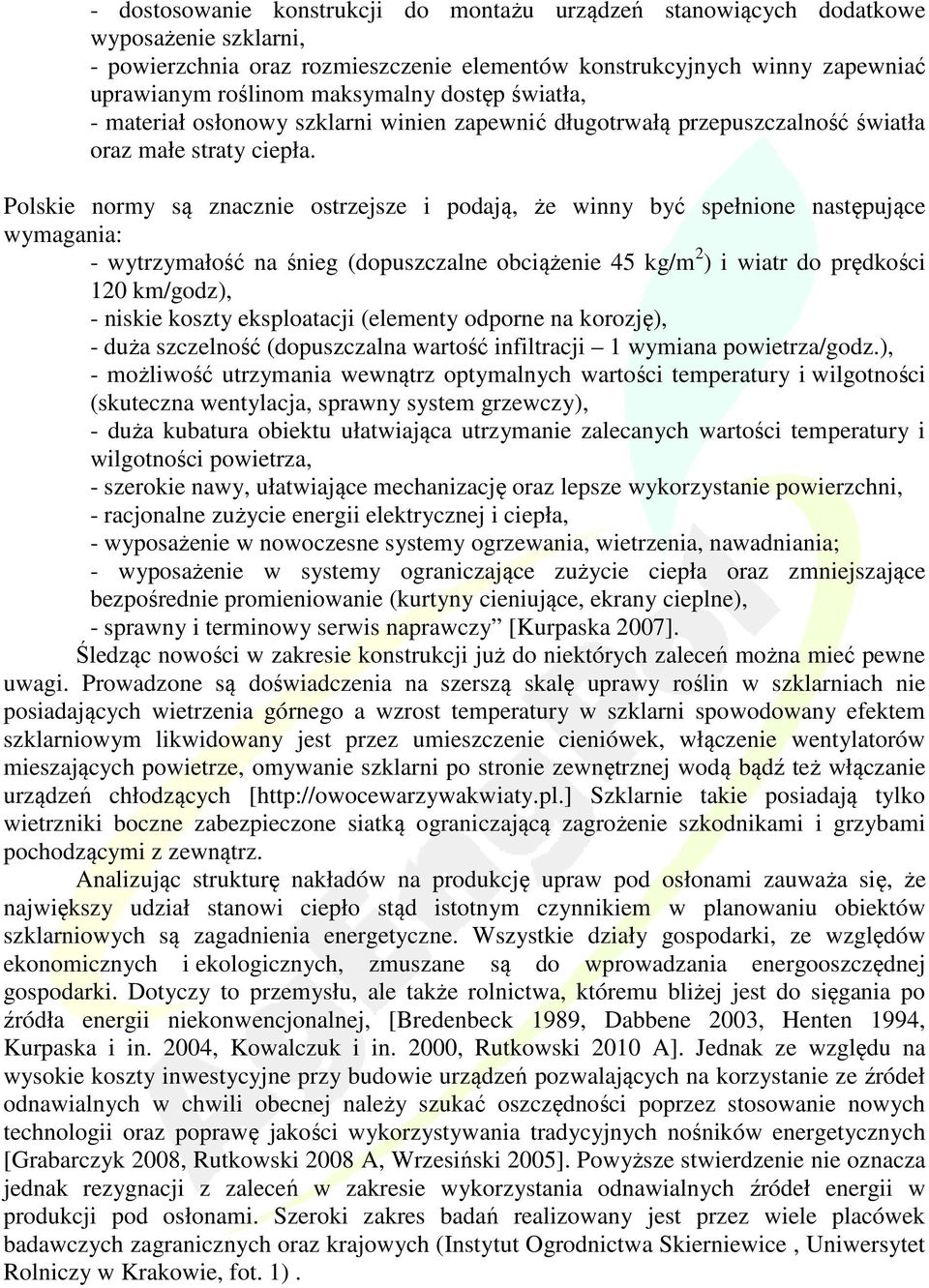 Polskie normy są znacznie ostrzejsze i podają, że winny być spełnione następujące wymagania: - wytrzymałość na śnieg (dopuszczalne obciążenie 45 kg/m 2 ) i wiatr do prędkości 120 km/godz), - niskie