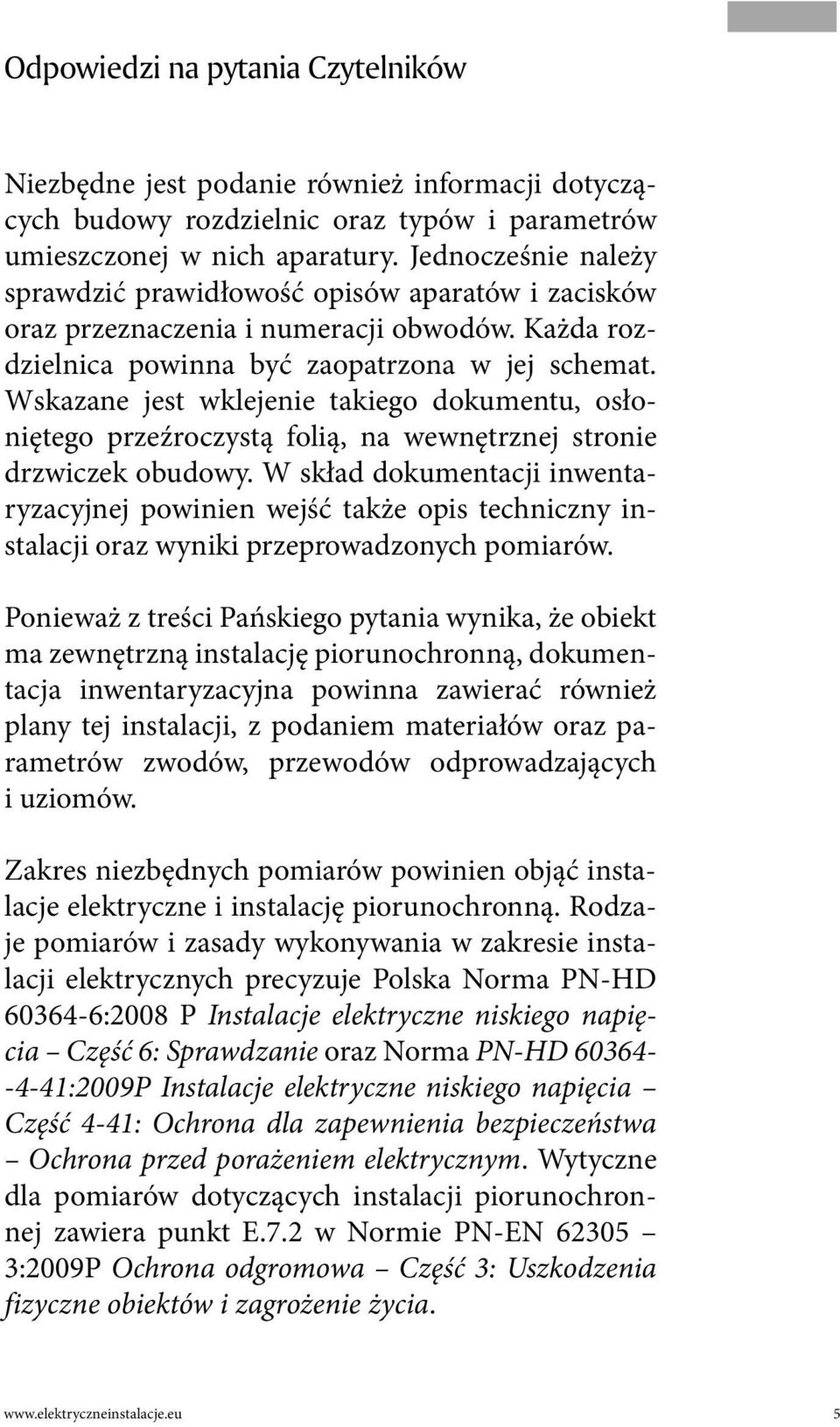 Wskazane jest wklejenie takiego dokumentu, osłoniętego przeźroczystą folią, na wewnętrznej stronie drzwiczek obudowy.