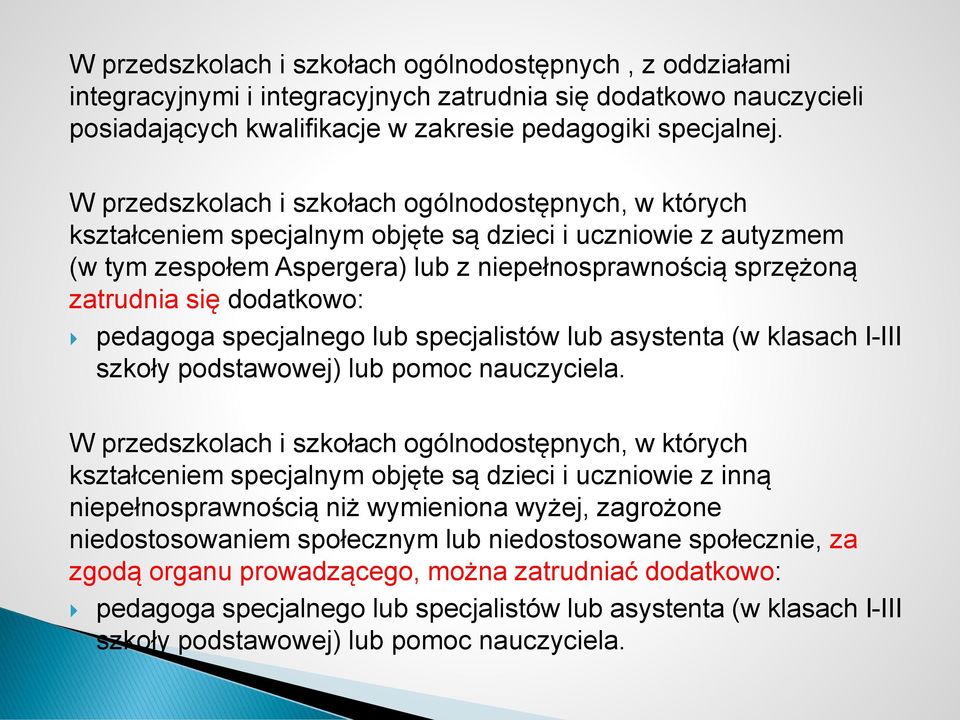 dodatkowo: pedagoga specjalnego lub specjalistów lub asystenta (w klasach I-III szkoły podstawowej) lub pomoc nauczyciela.