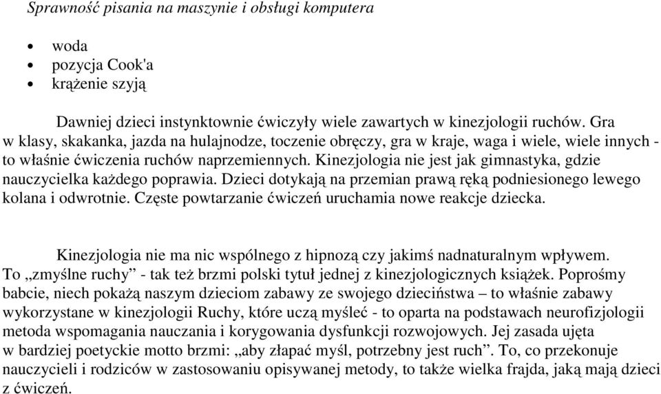 Kinezjologia nie jest jak gimnastyka, gdzie nauczycielka każdego poprawia. Dzieci dotykają na przemian prawą ręką podniesionego lewego kolana i odwrotnie.