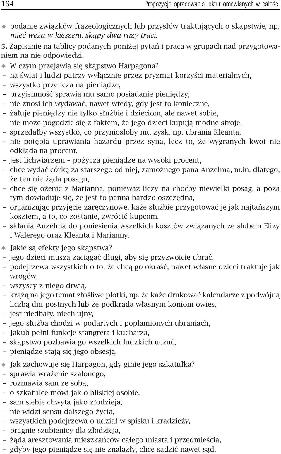 na świat i ludzi patrzy wyłącznie przez pryzmat korzyści materialnych, wszystko przelicza na pieniądze, przyjemność sprawia mu samo posiadanie pieniędzy, nie znosi ich wydawać, nawet wtedy, gdy jest
