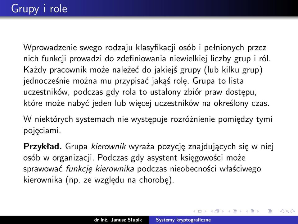 Grupa to lista uczestników, podczas gdy rola to ustalony zbiór praw dostępu, które może nabyć jeden lub więcej uczestników na określony czas.