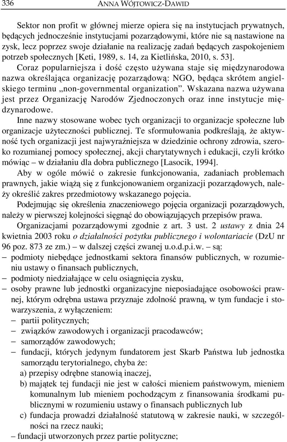 Coraz popularniejsza i dość często używana staje się międzynarodowa nazwa określająca organizację pozarządową: NGO, będąca skrótem angielskiego terminu non-governmental organization.