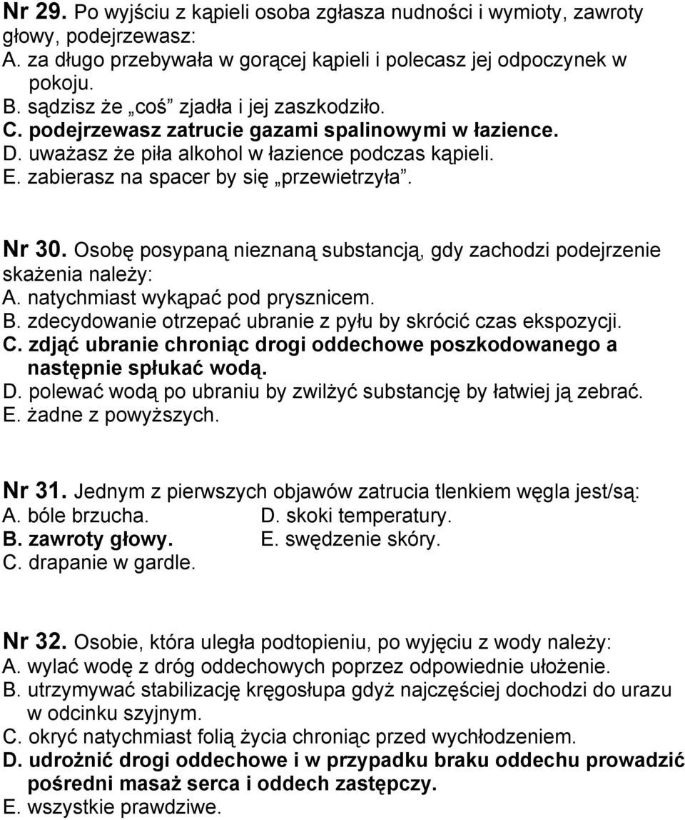 Nr 30. Osobę posypaną nieznaną substancją, gdy zachodzi podejrzenie skażenia należy: A. natychmiast wykąpać pod prysznicem. B. zdecydowanie otrzepać ubranie z pyłu by skrócić czas ekspozycji. C.