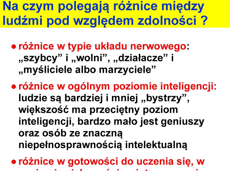 w ogólnym poziomie inteligencji: ludzie są bardziej i mniej bystrzy, większość ma przeciętny