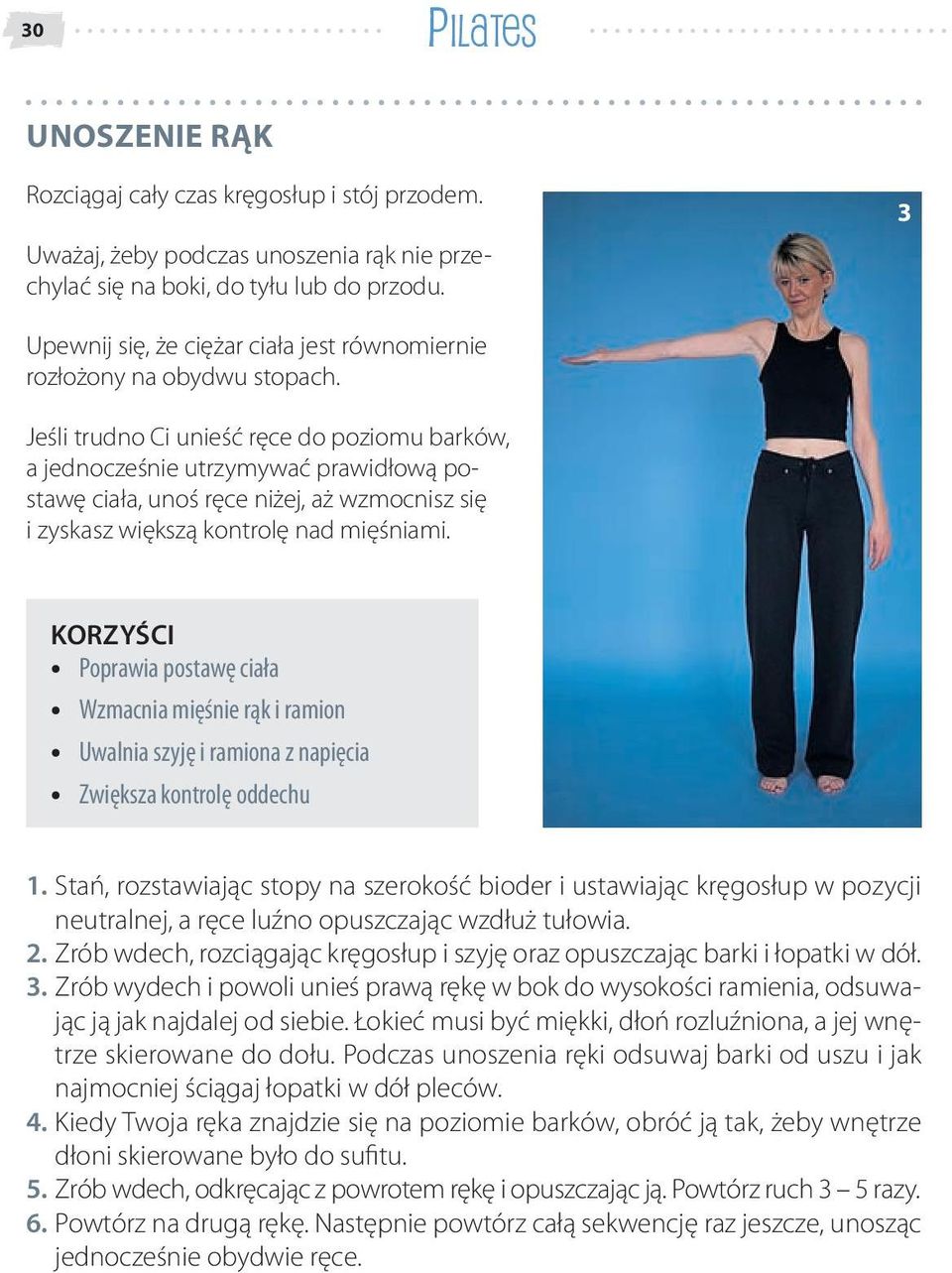 Jeśli trudno Ci unieść ręce do poziomu barków, a jednocześnie utrzymywać prawidłową postawę ciała, unoś ręce niżej, aż wzmocnisz się i zyskasz większą kontrolę nad mięśniami.