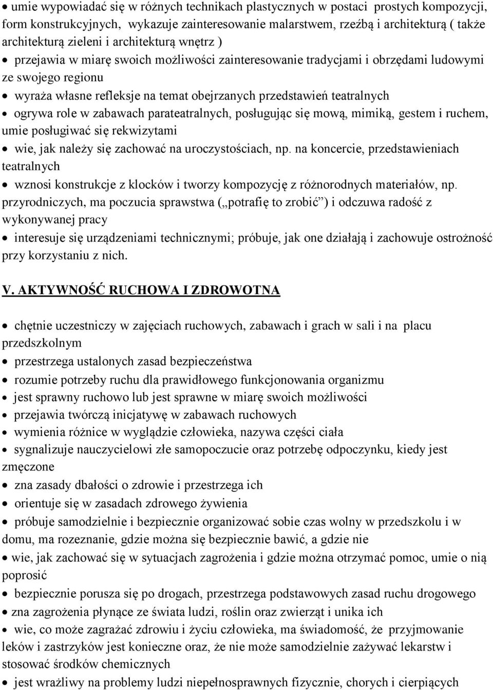 ogrywa role w zabawach parateatralnych, posługując się mową, mimiką, gestem i ruchem, umie posługiwać się rekwizytami wie, jak należy się zachować na uroczystościach, np.