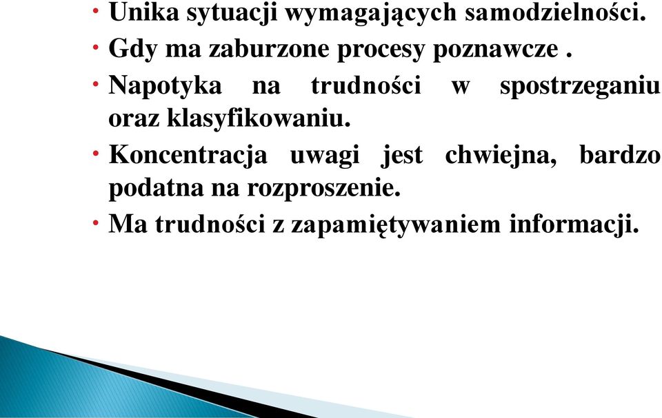 Napotyka na trudności w spostrzeganiu oraz klasyfikowaniu.