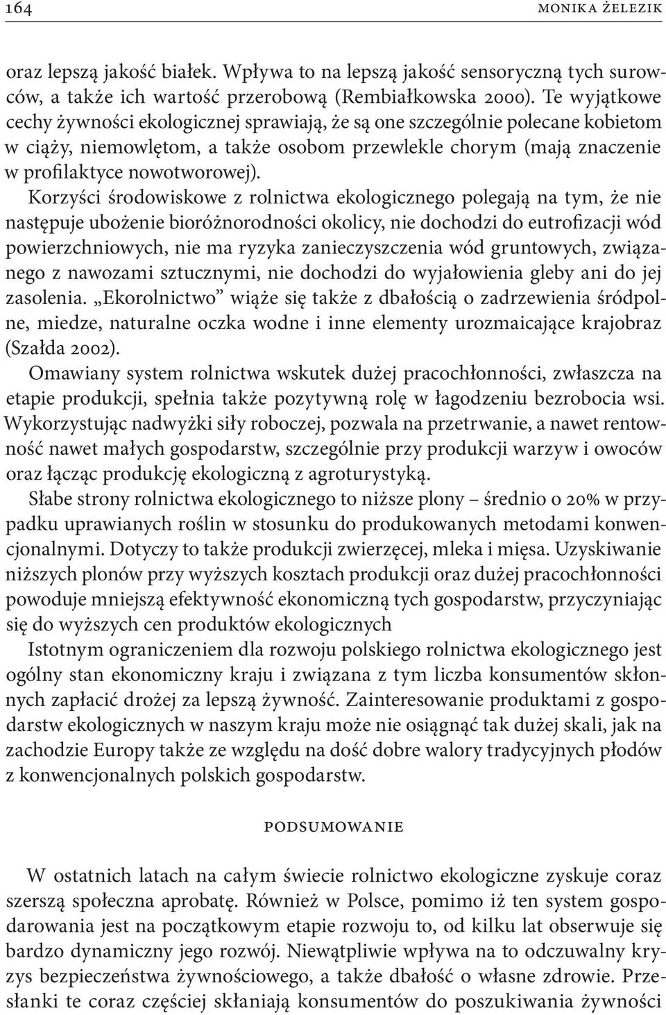 Korzyści środowiskowe z rolnictwa ekologicznego polegają na tym, że nie następuje ubożenie bioróżnorodności okolicy, nie dochodzi do eutrofizacji wód powierzchniowych, nie ma ryzyka zanieczyszczenia