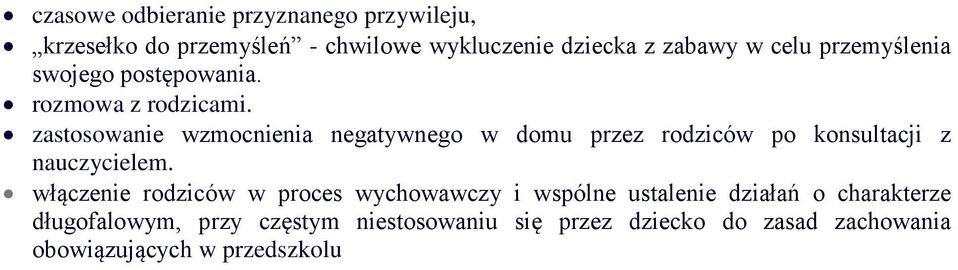 zastosowanie wzmocnienia negatywnego w domu przez rodziców po konsultacji z nauczycielem.