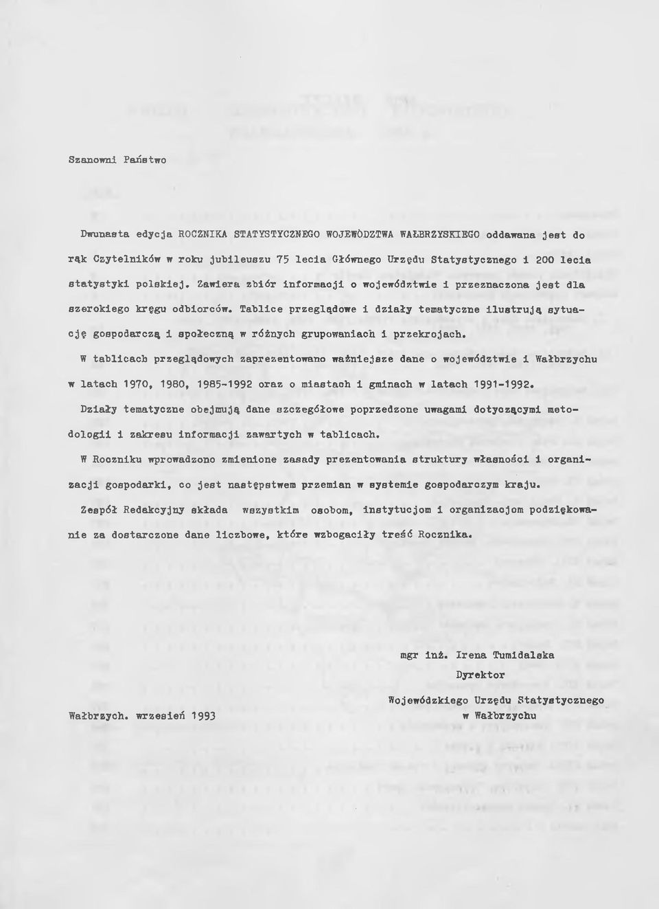 Tablice przeglądowe i działy tematyczne ilustrują sytuację gospodarczą i społeczną w różnych grupowaniach i przekrojach.
