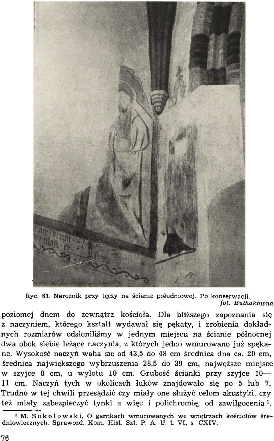 z k tórych jedno w m urow ano już spękane. Wysokość naczyń waha się od 43,5 do 48 cm średnica dna ca.