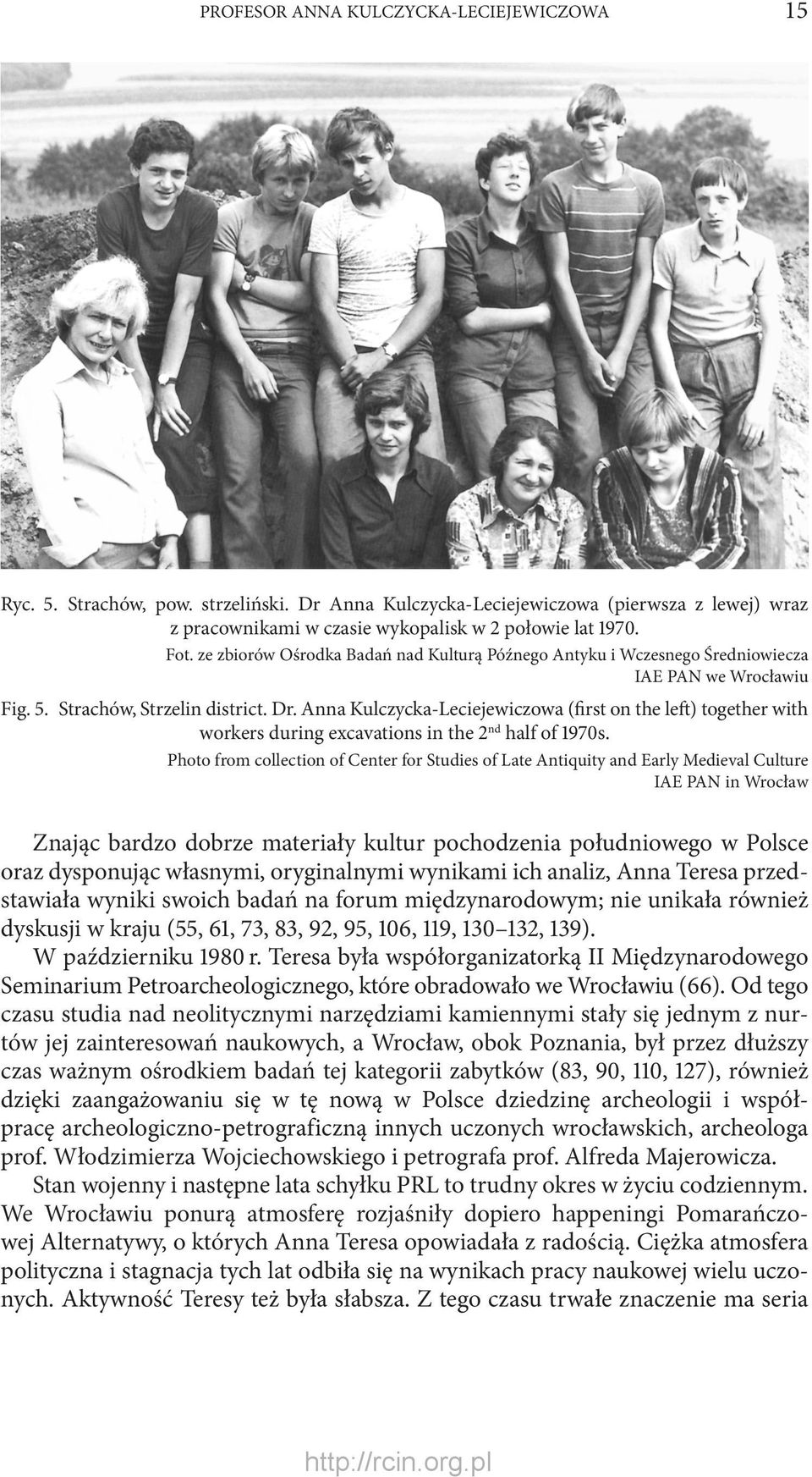 Anna Kulczycka-Leciejewiczowa (first on the left) together with workers during excavations in the 2 nd half of 1970s.