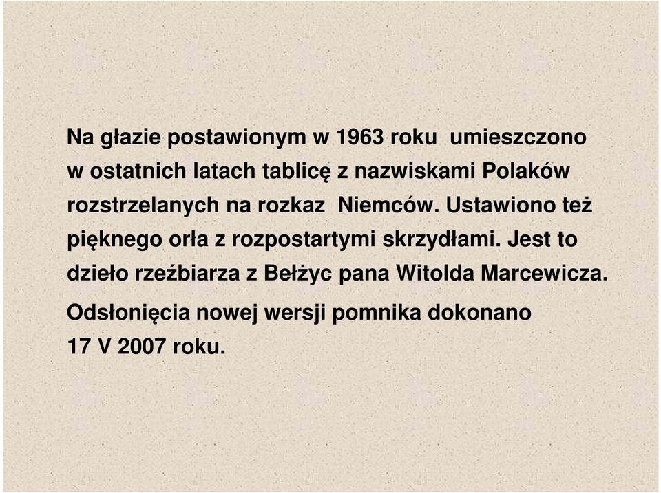 Ustawiono też pięknego orła z rozpostartymi skrzydłami.