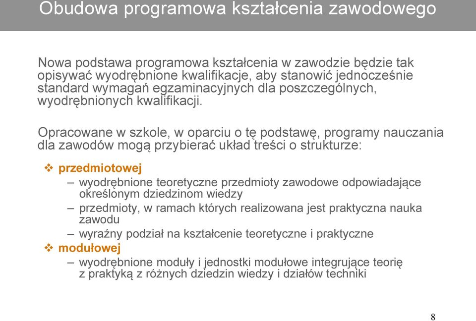 Opracowane w szkole, w oparciu o tę podstawę, programy nauczania dla zawodów mogą przybierać układ treści o strukturze: przedmiotowej wyodrębnione teoretyczne przedmioty zawodowe