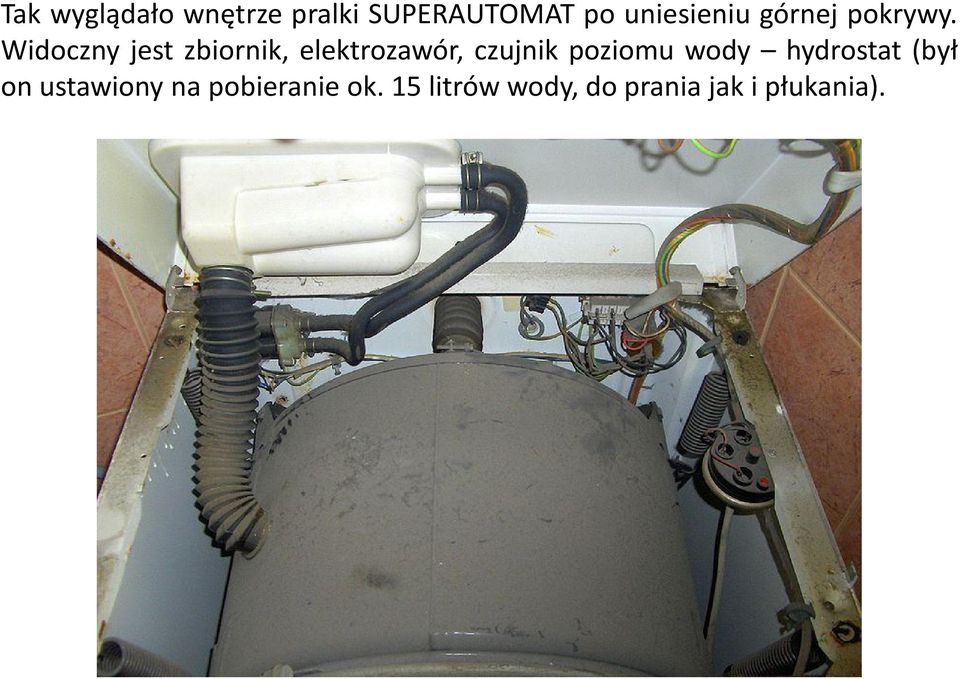 Widoczny jest zbiornik, elektrozawór, czujnik poziomu