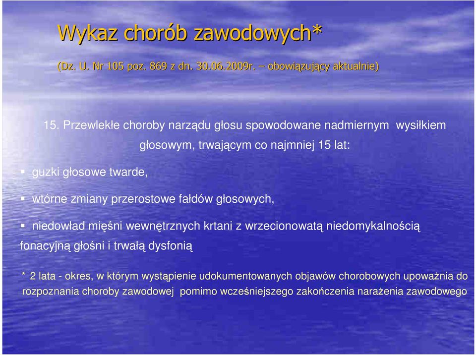 zmiany przerostowe fałdów głosowych, niedowład mięśni wewnętrznych krtani z wrzecionowatą niedomykalnością fonacyjną głośni i trwałą