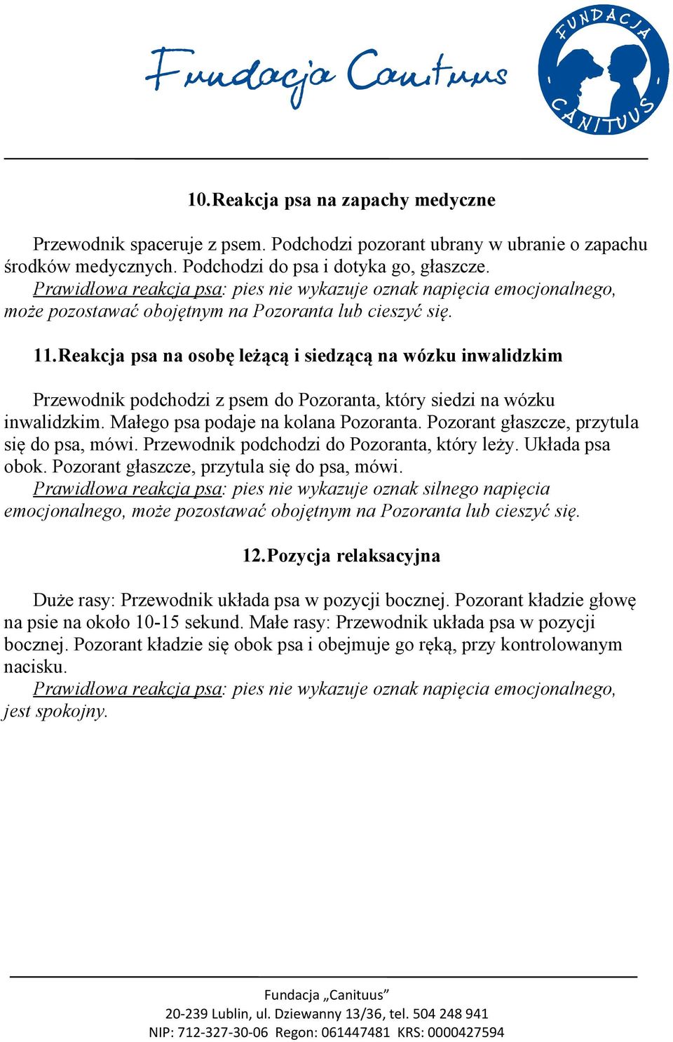 Reakcja psa na osobę leżącą i siedzącą na wózku inwalidzkim Przewodnik podchodzi z psem do Pozoranta, który siedzi na wózku inwalidzkim. Małego psa podaje na kolana Pozoranta.