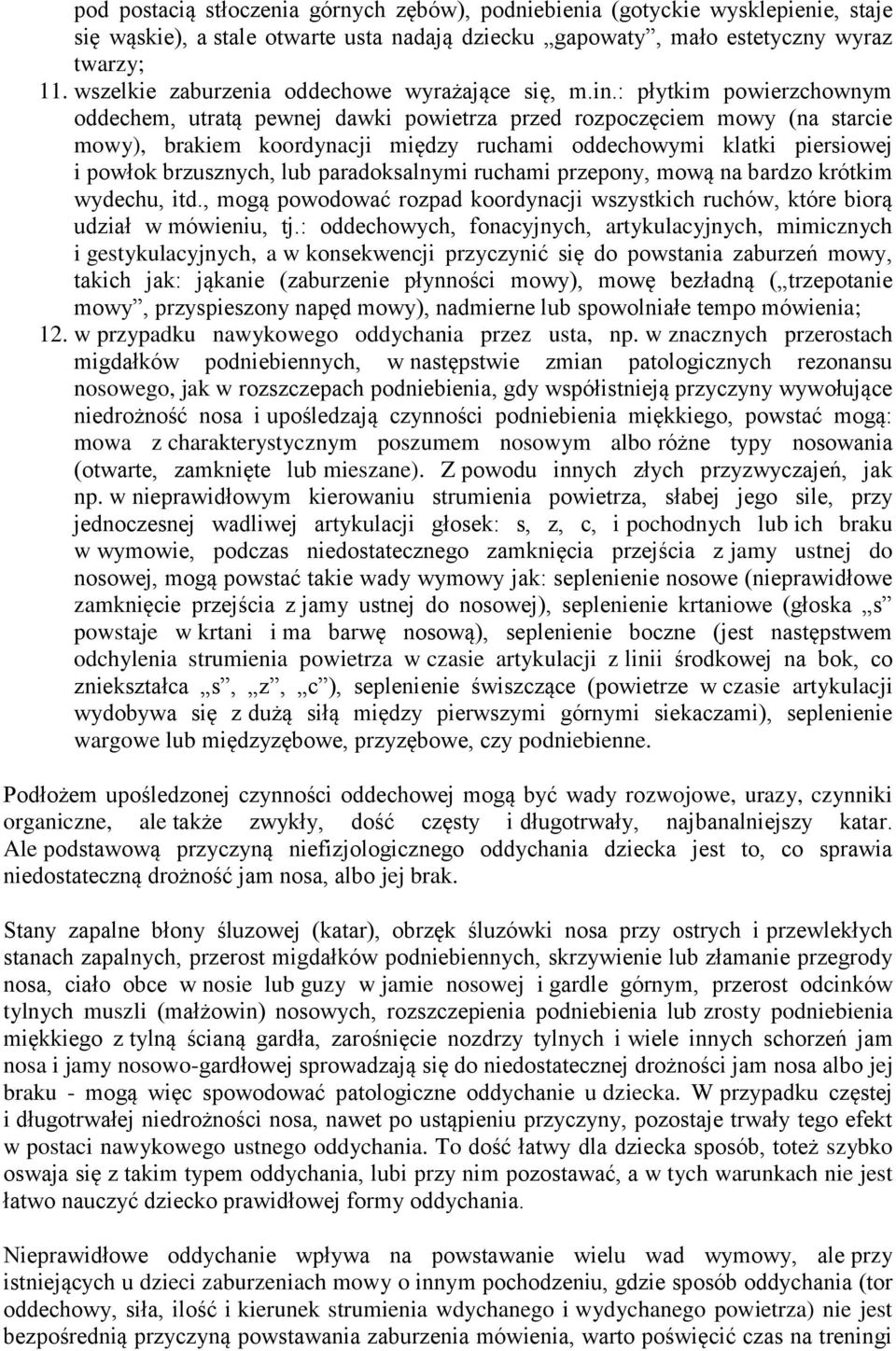 : płytkim powierzchownym oddechem, utratą pewnej dawki powietrza przed rozpoczęciem mowy (na starcie mowy), brakiem koordynacji między ruchami oddechowymi klatki piersiowej i powłok brzusznych, lub