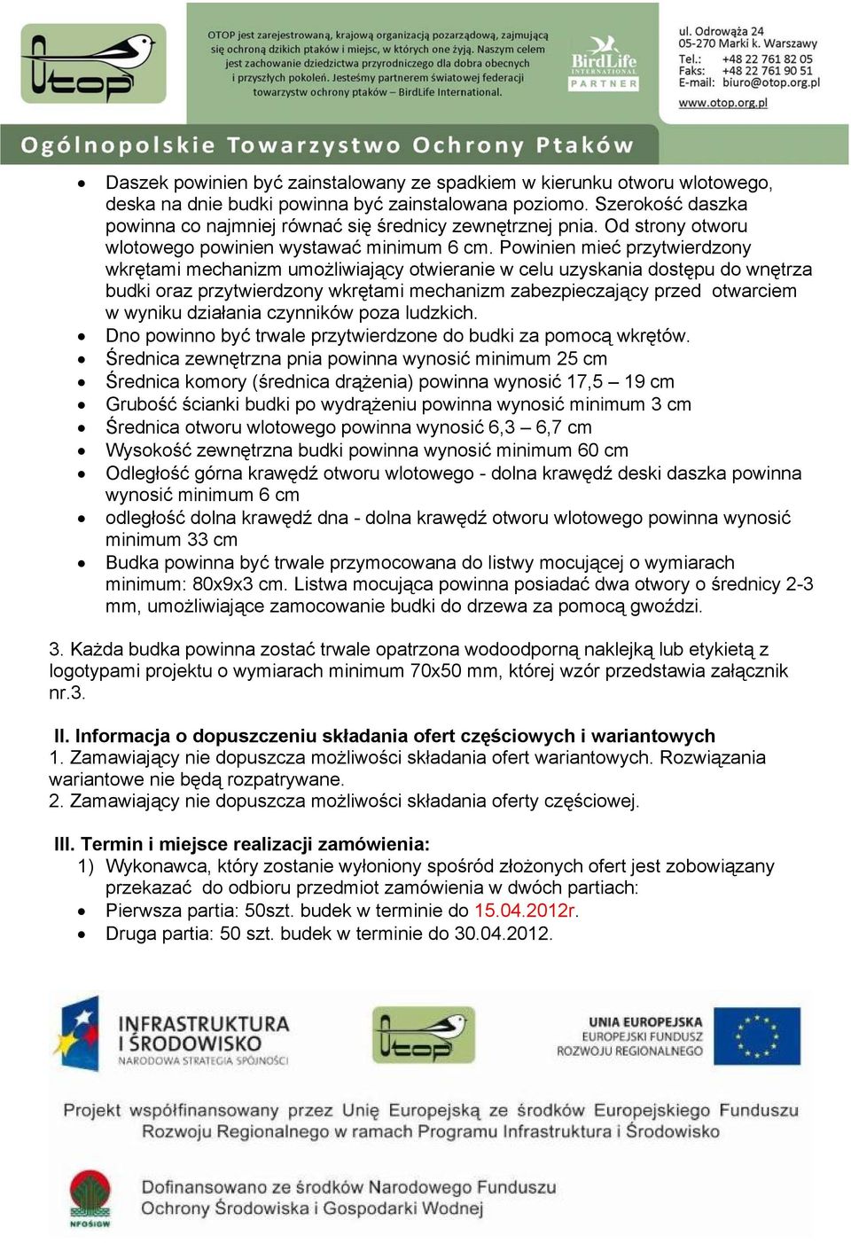 Powinien mieć przytwierdzony wkrętami mechanizm umożliwiający otwieranie w celu uzyskania dostępu do wnętrza budki oraz przytwierdzony wkrętami mechanizm zabezpieczający przed otwarciem w wyniku