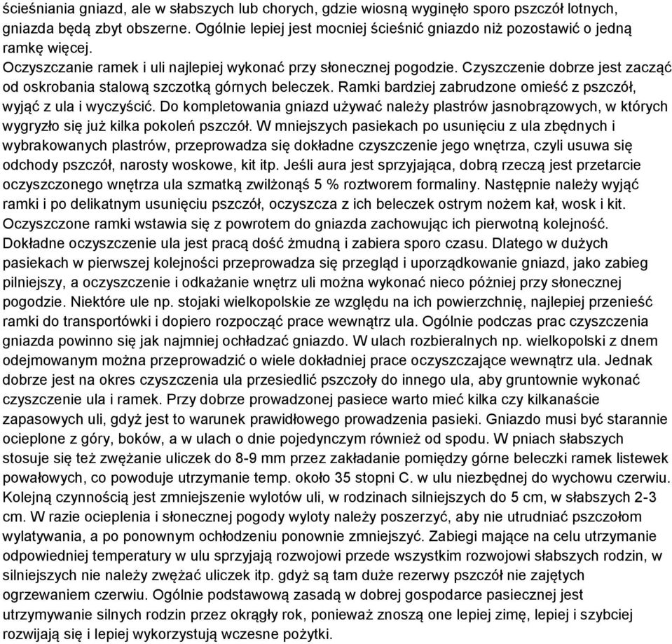 Czyszczenie dobrze jest zacząć od oskrobania stalową szczotką górnych beleczek. Ramki bardziej zabrudzone omieść z pszczół, wyjąć z ula i wyczyścić.